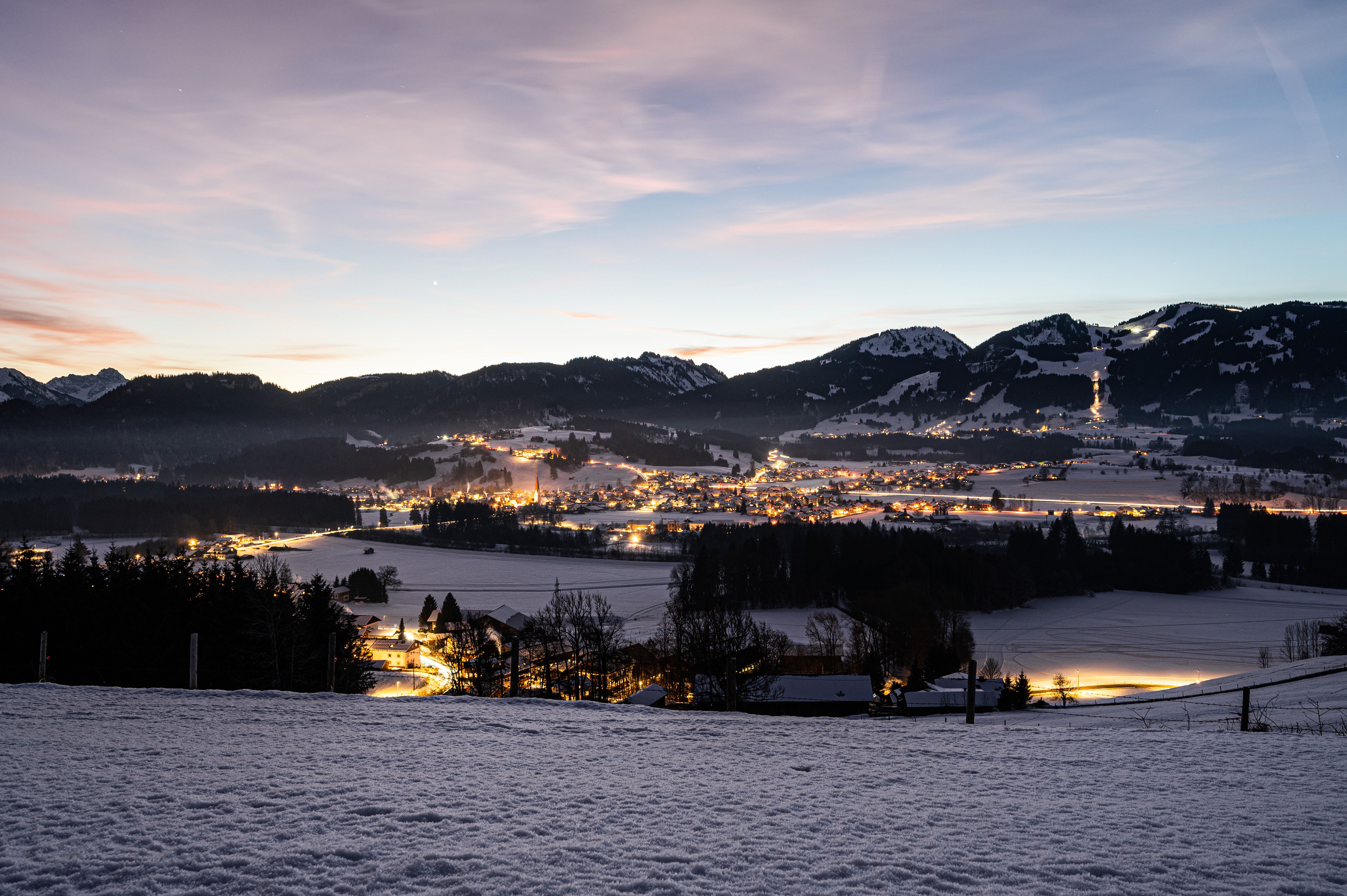 Ortsansicht Fischen im Winter in den Hörnerdörfern im Allgäu