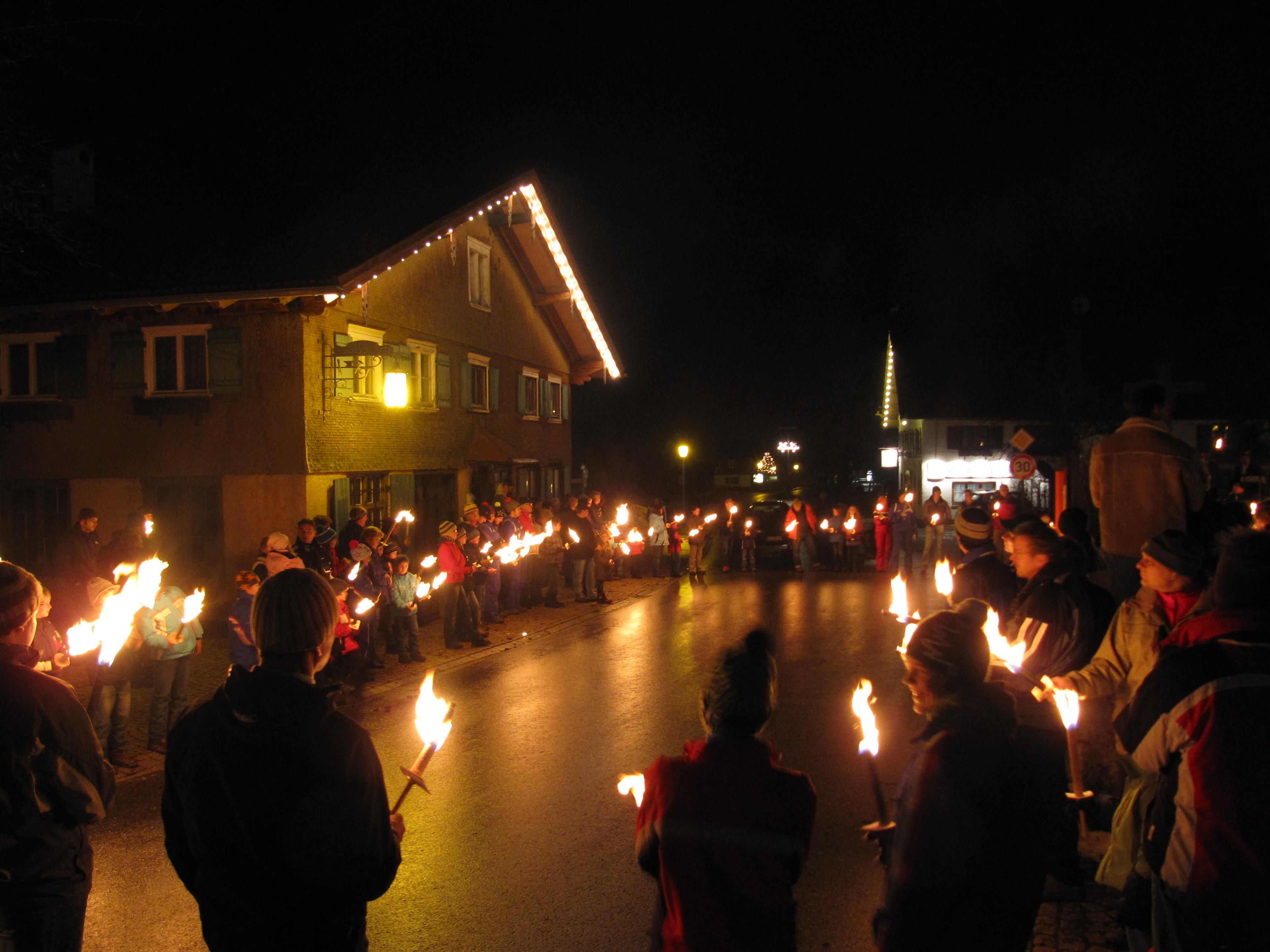 Traditioneller Silvesterfackellauf