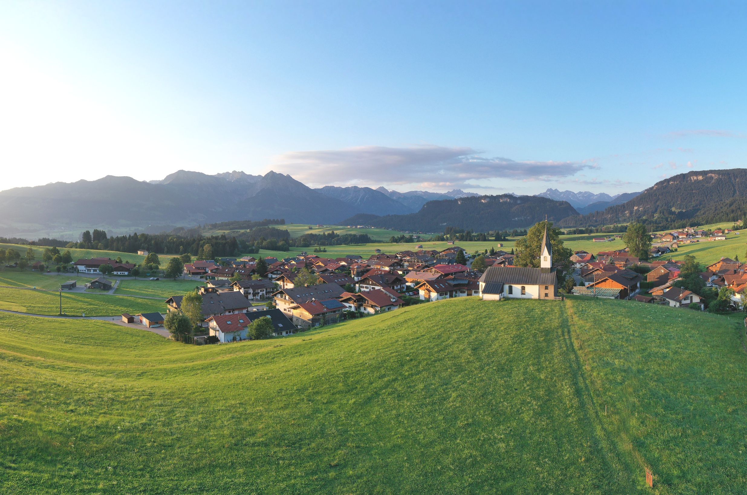 Blick auf Bolsterlang im Allgäu - Sommerurlaub in den Hörnerdörfern