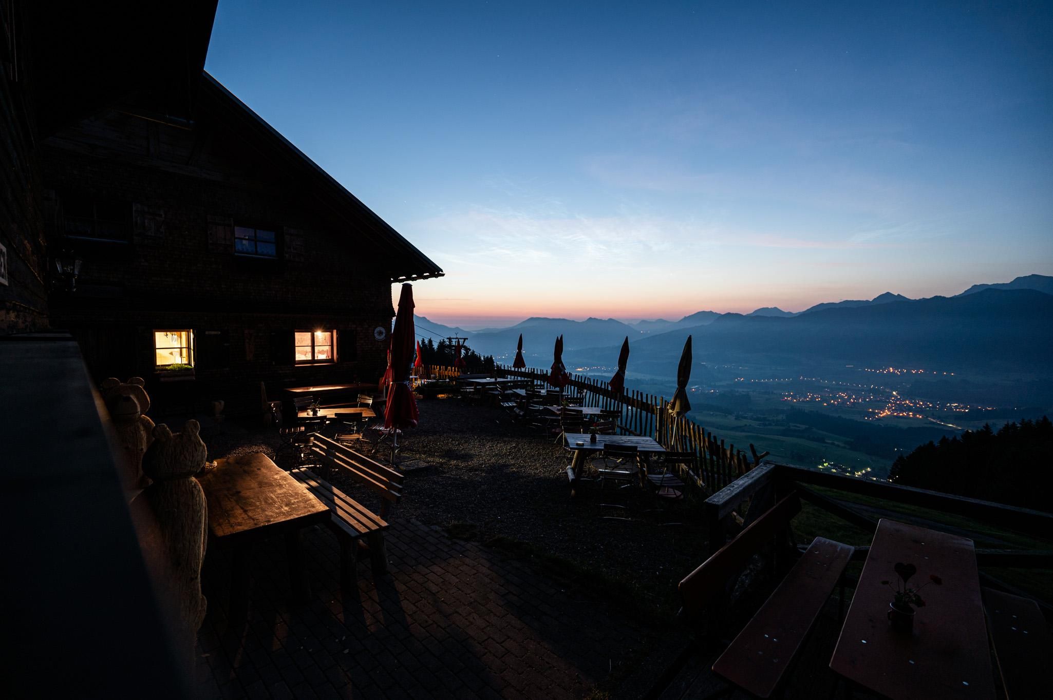 Sonnenaufgang an der Sennalpe Ornach