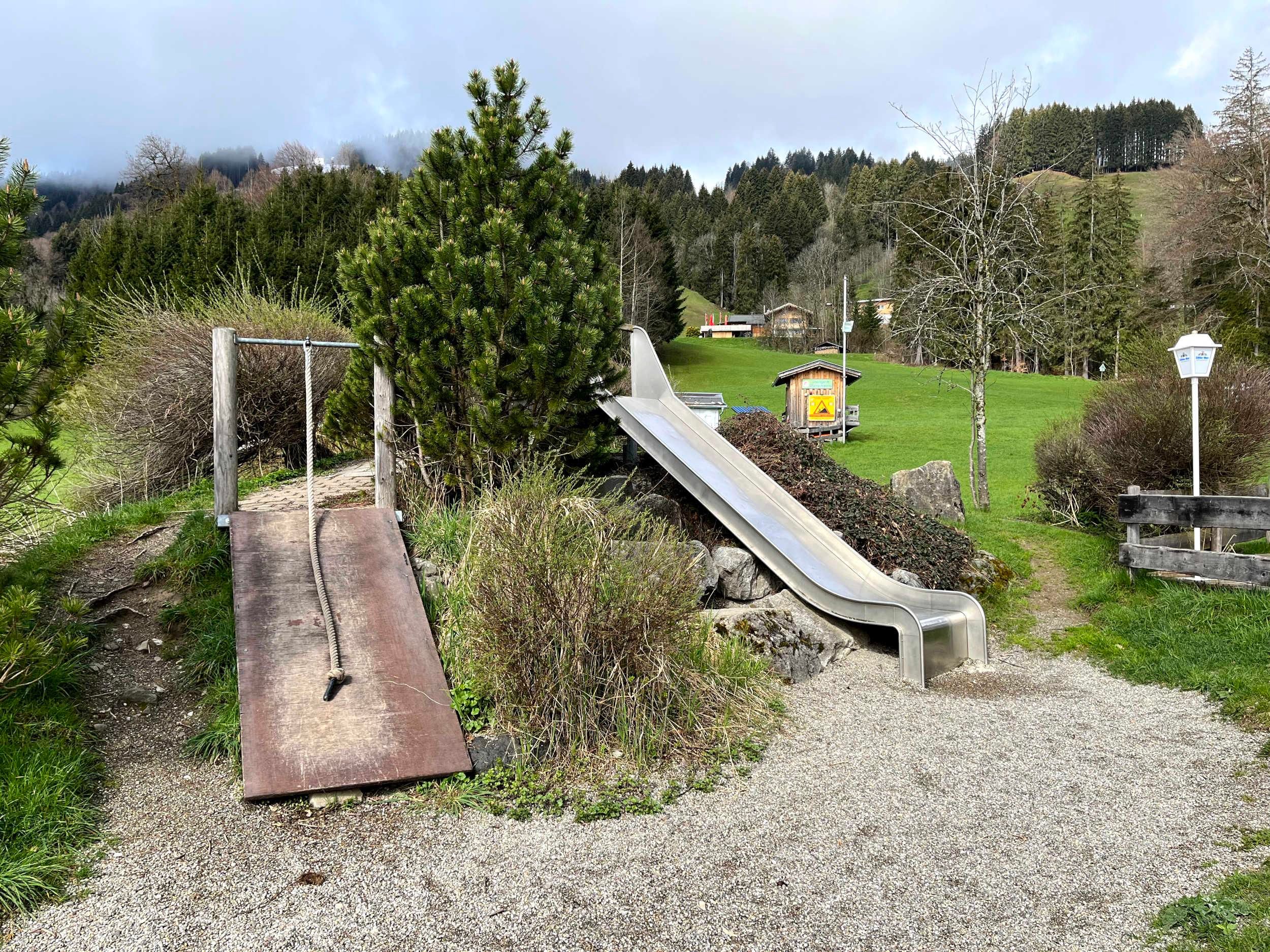 Spielplatz vor dem Ofterschwanger Haus