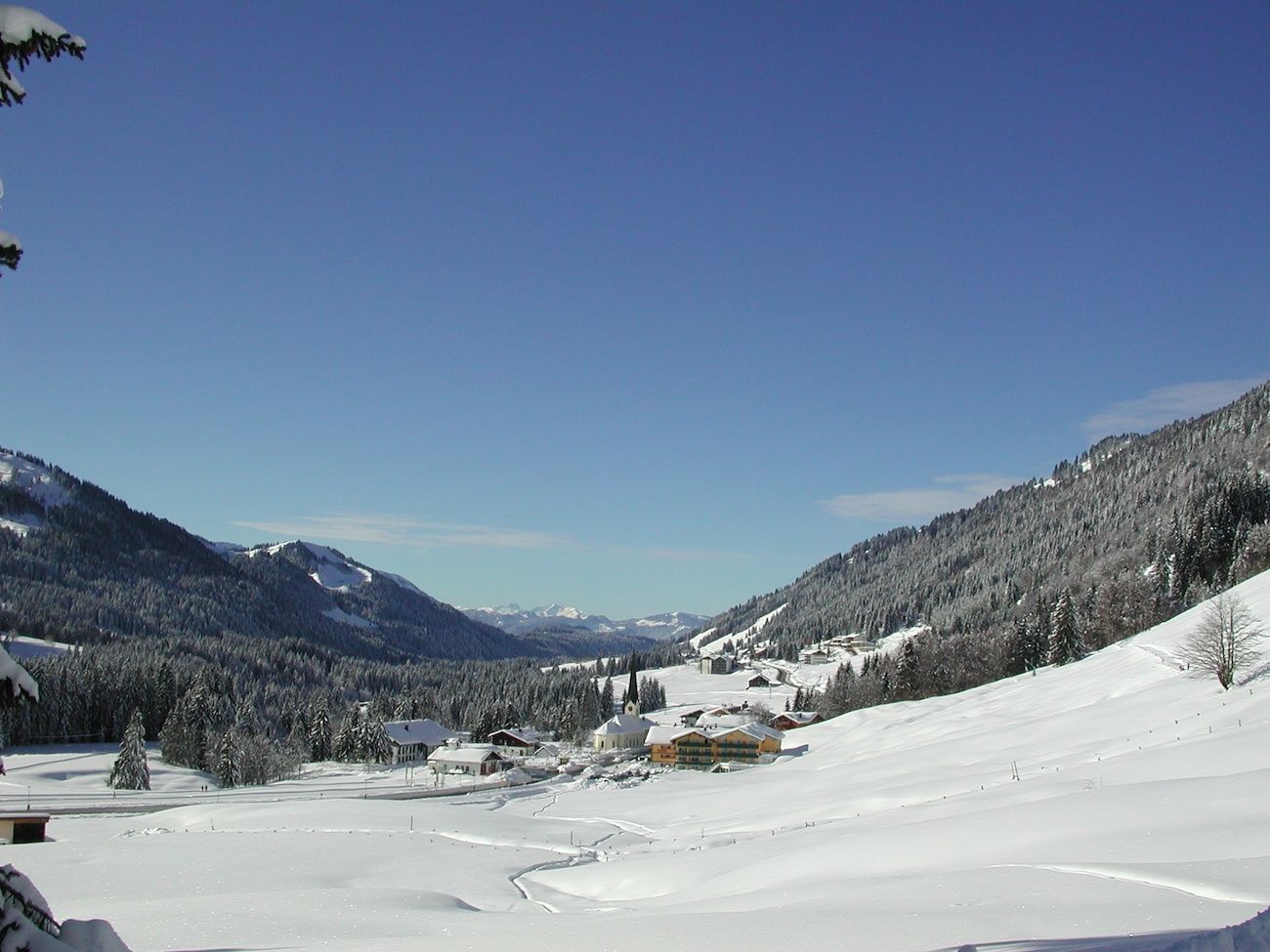 Winterwandern Höhenweg Dorf