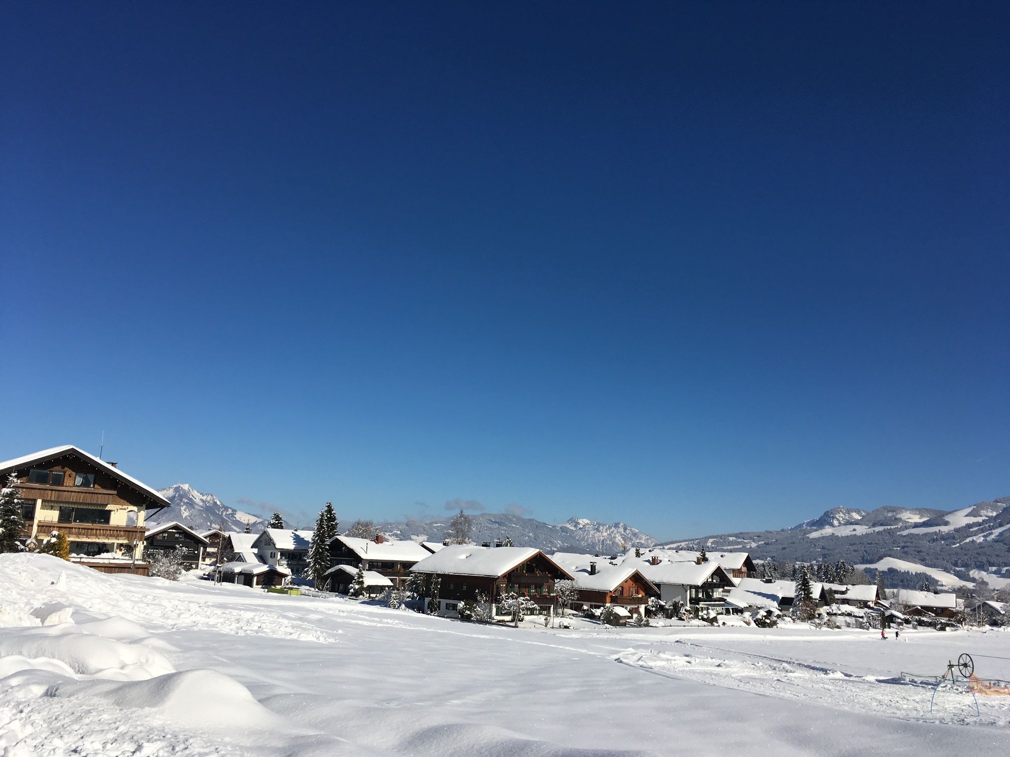 Verschneite Ortsansicht Bolsterlang