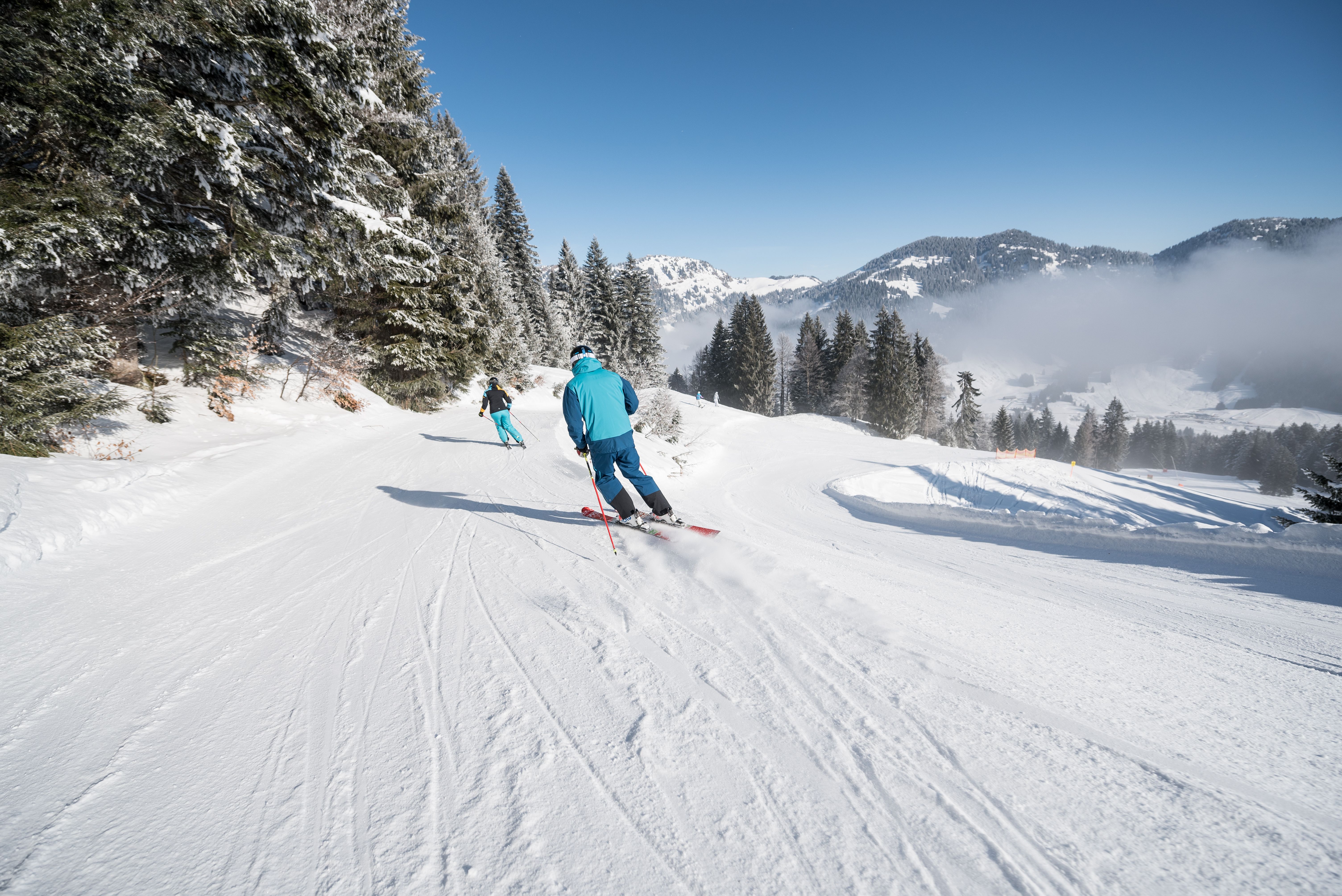 Skifahrer im Skigebiet Balderschwang - Hörnerdörfer Winterurlaub