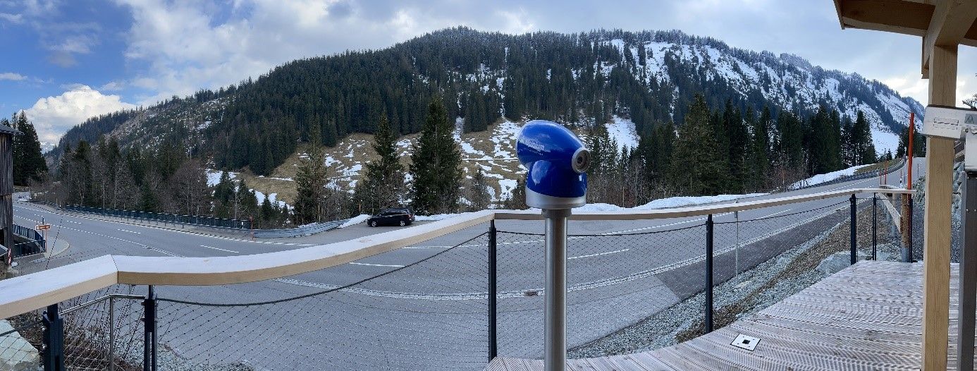 Ausblick von der Gamsbeobachtungsstation am Riedbergpass