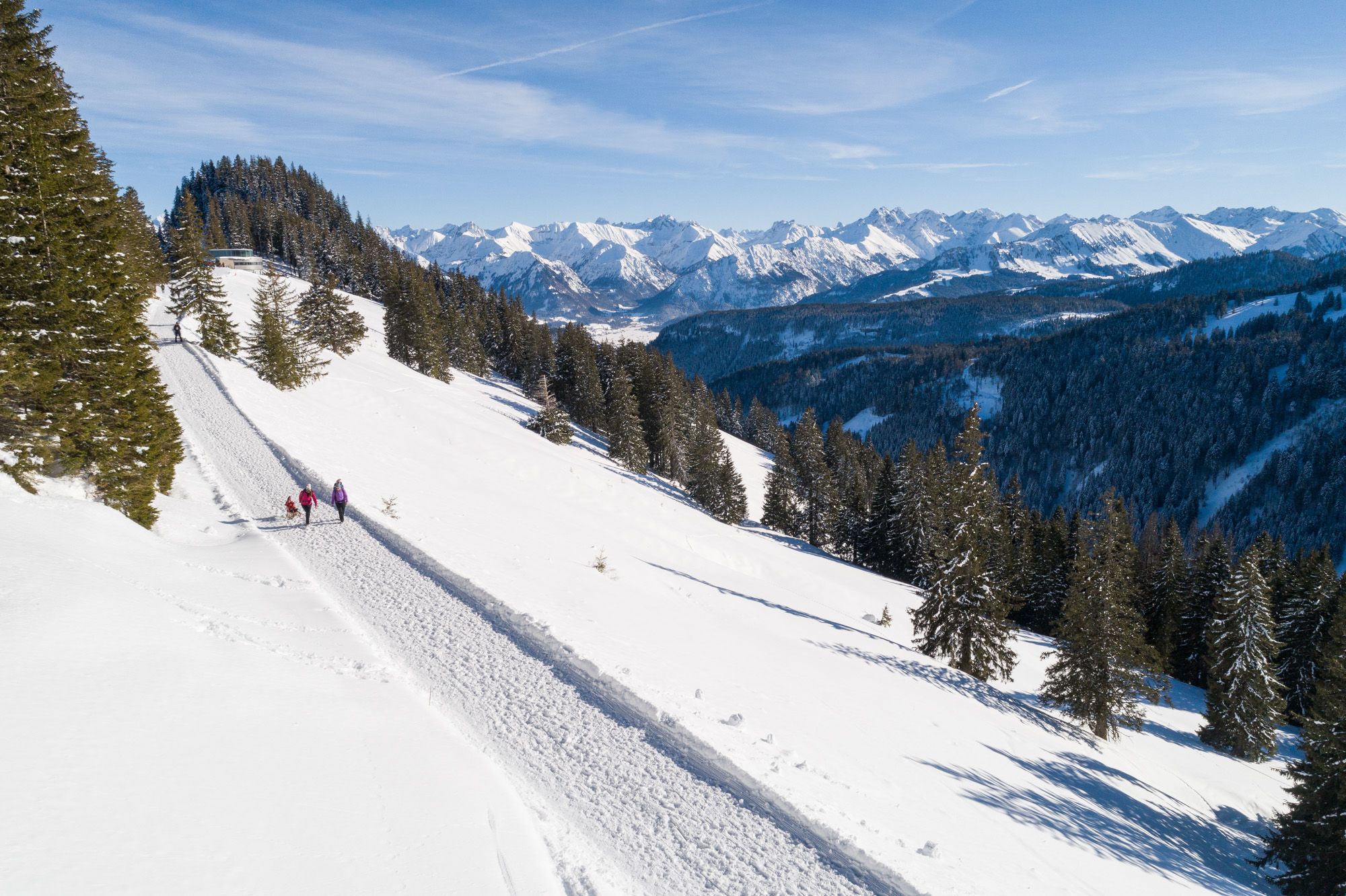 Winterwandern auf dem Höhenweg in Bolsterlang im Allgäu