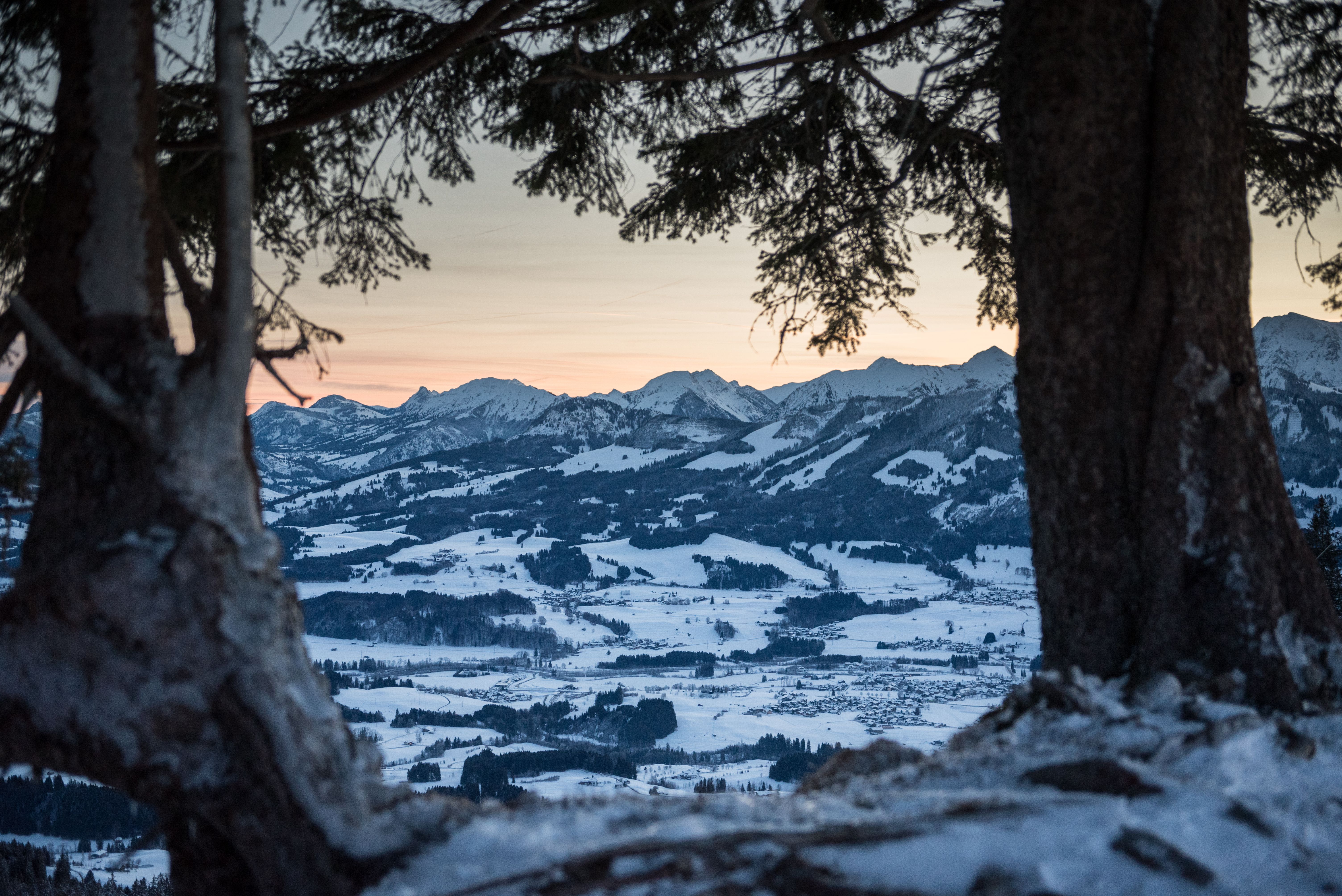 Sonnenaufgang vom Weiherkopf auf Bolsterlang und das Illertal im Oberallgäu