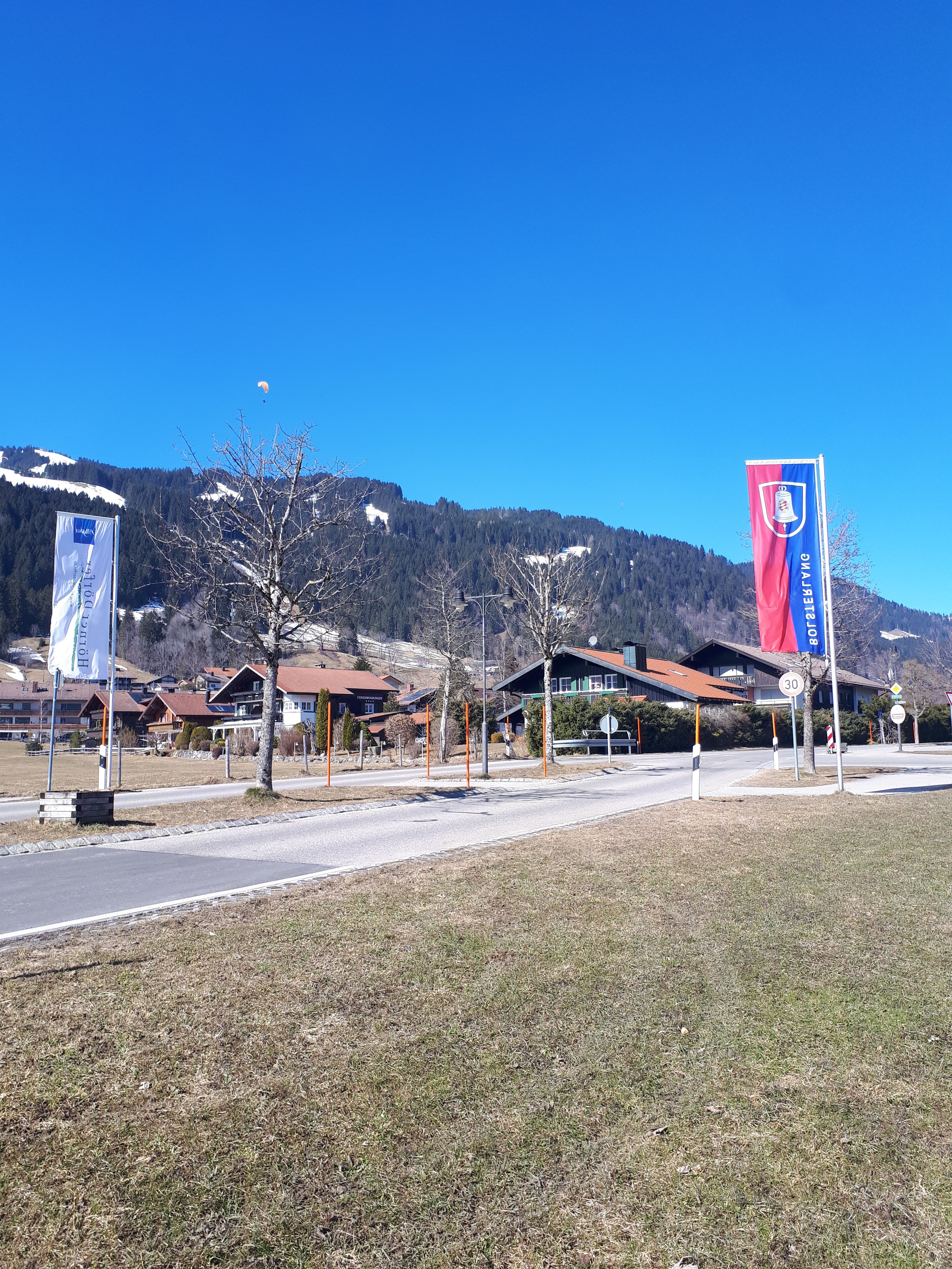 Die Tour startet am Ortsausgang Richtung Obermaiselstein.