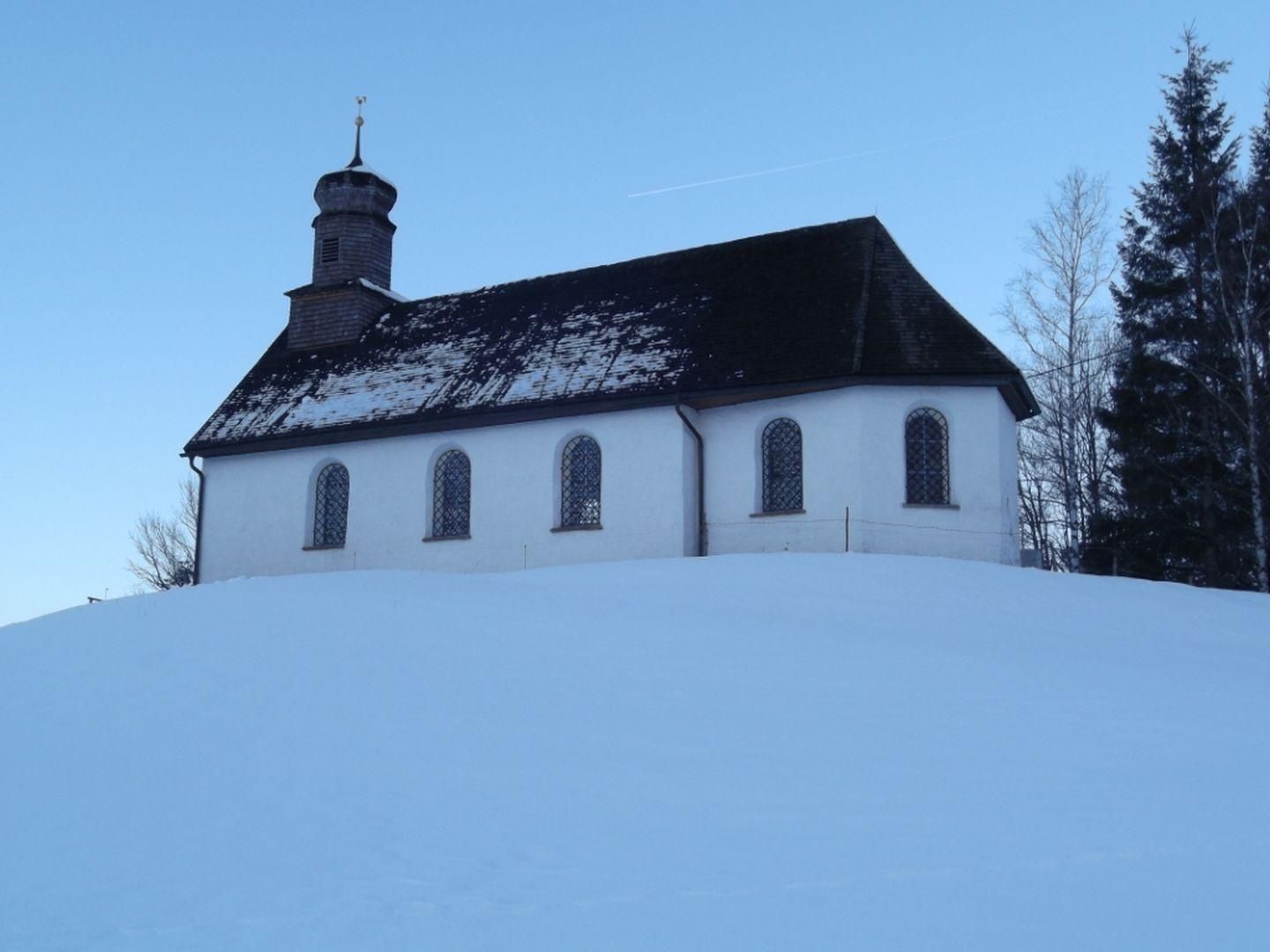 Die Untermühlegger Kapelle auf einer Anhöhe