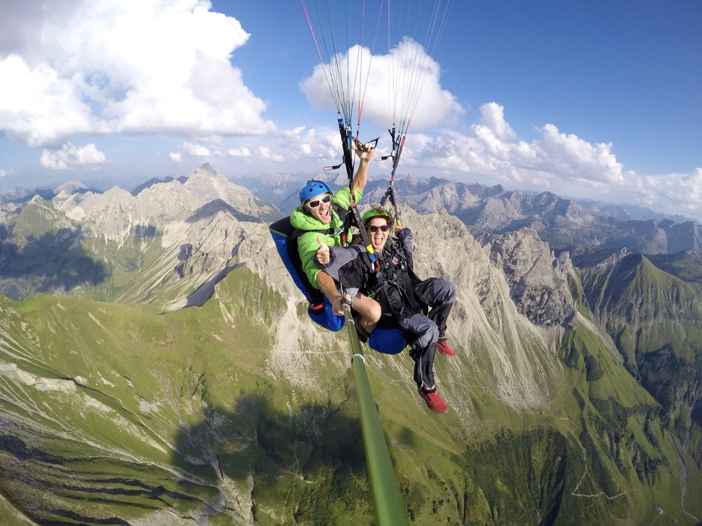 Riesenspaß beim Gleitschirmfliegen im Allgäu