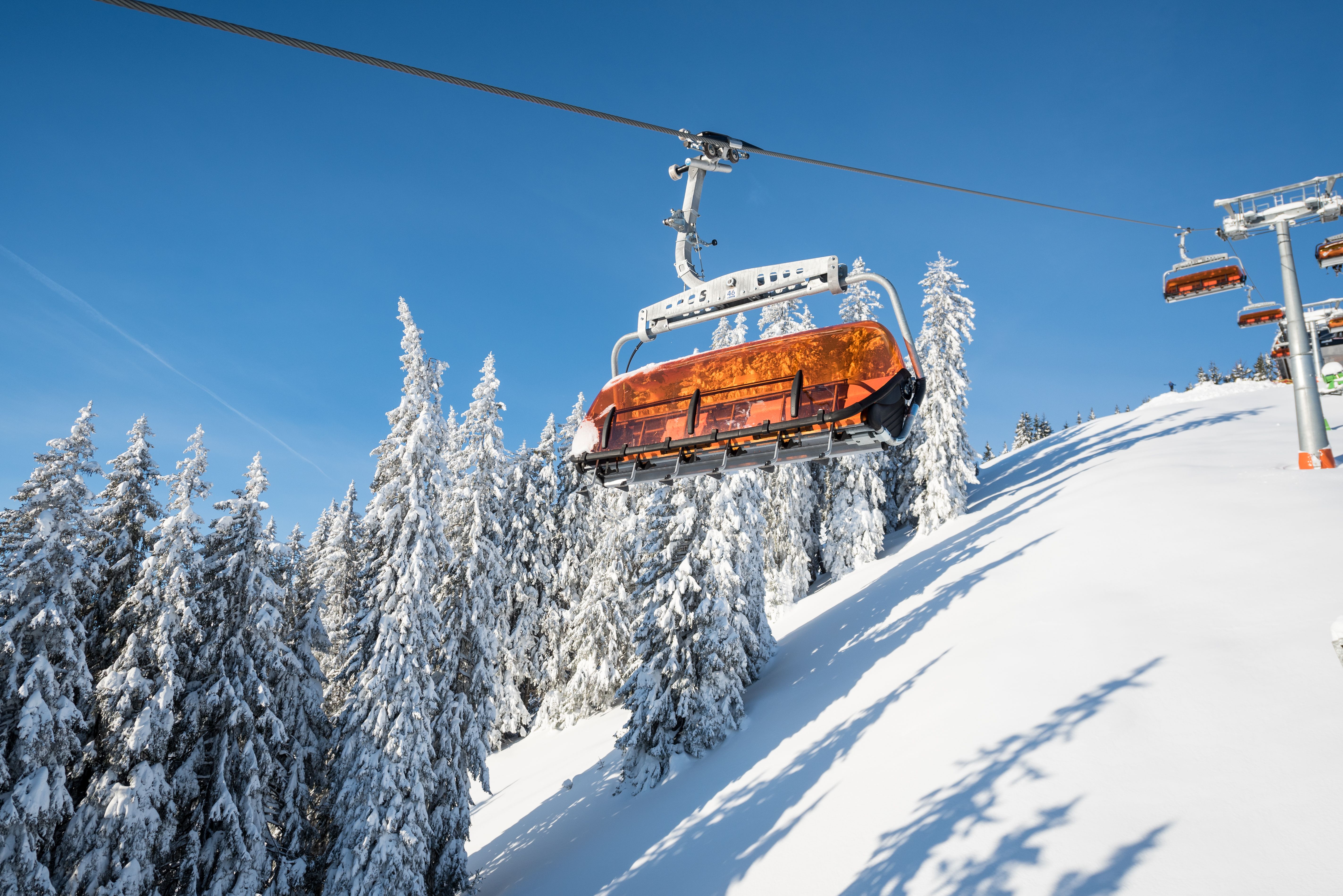 Moderner 6er Sessellift am Weiherkopf, Skigebiet Hörnerbahn in Bolsterlang - Hörnerdörfer im Allgäu